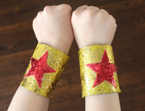 5dmagic glitter bracelets made from cardboard toilet paper rolls.17fef791b5c82af16260b330ec6641ca